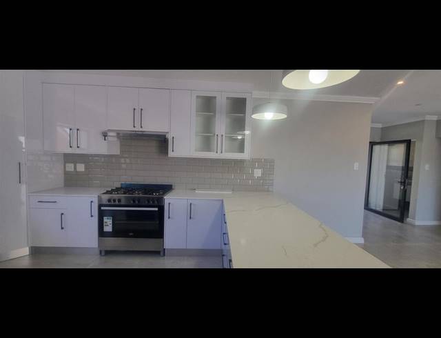 3 BEDROOM TOWNHOUSE FOR SALE IN FRAAIUITSIG